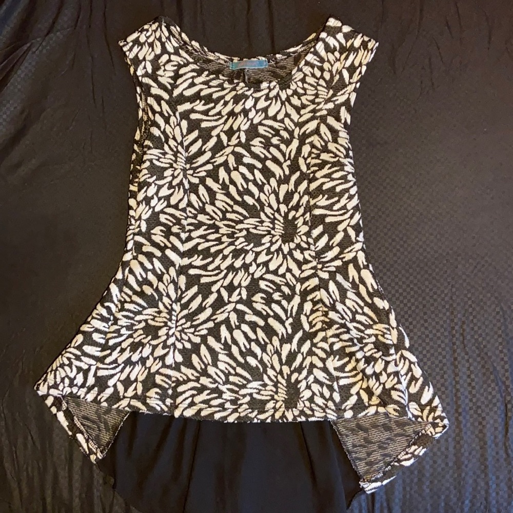 A black/white design shirt